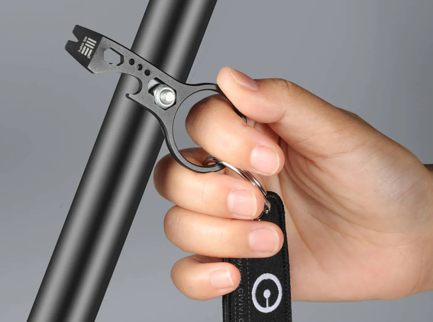 WE Knife PryBar Black & Flight Tag Schwarz Online